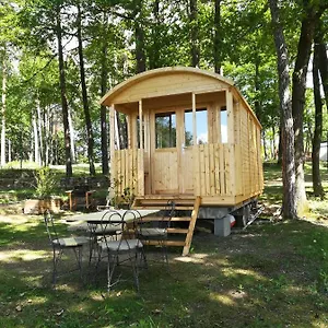  Camping La roulotte de Milo France