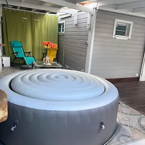 Hébergement de vacances Sissy: T2 Avec Jaccuzzi, Sainte-Anne (Grande-Terre)